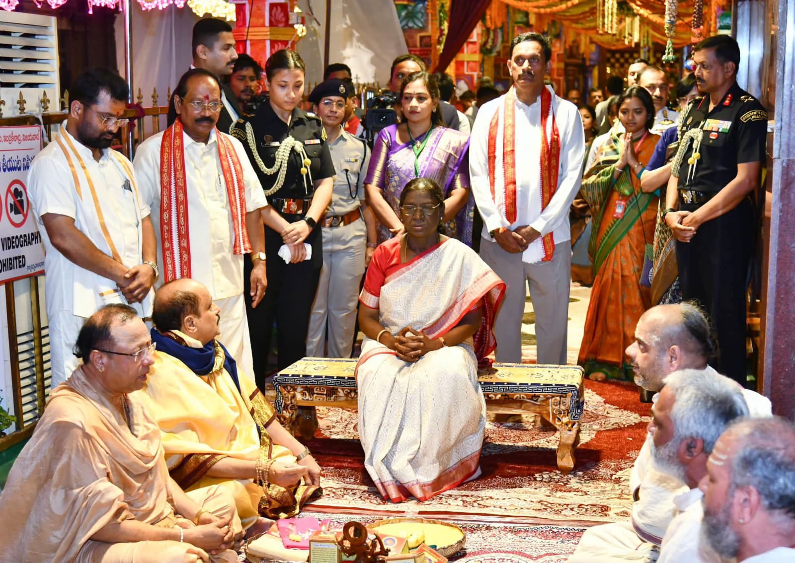 President Droupadi Murmu Offers Prayers at Kanaka Durga Temple