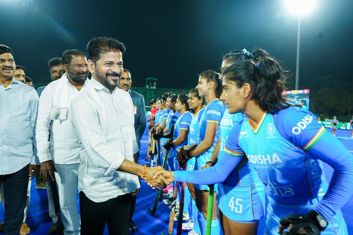 భారత మహిళల హాకీ జట్టుకు సీఎం రేవంత్ రెడ్డి అభినందనలు..