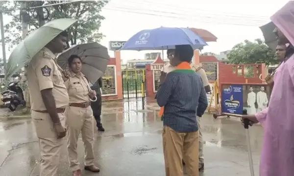రేణిగుంట నామినేషన్ కేంద్రాన్ని పరిశీలించిన అదనపు ఎస్పీ