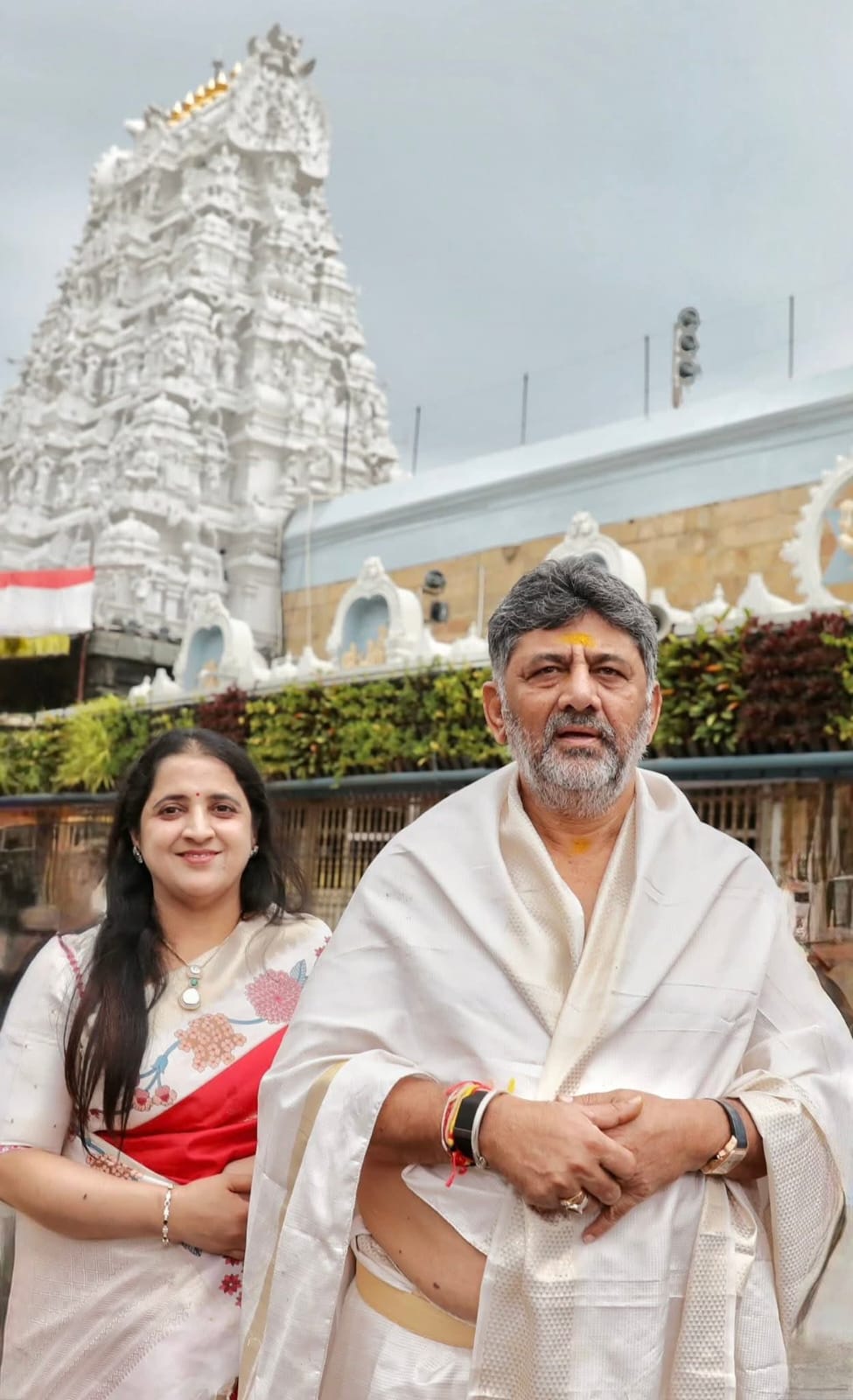 DK Shivakumar Offers Prayers at Tirumala Temple