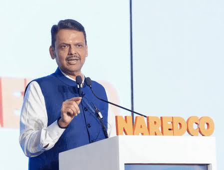 పదేళ్లలో స్లమ్ ఫ్రీ ముంబై - మహారాష్ట్ర సీఎం