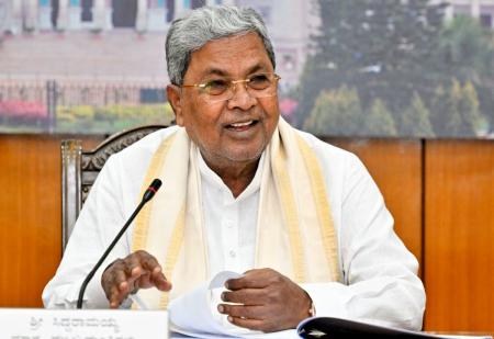 కర్ణాటక సీఎం పదవి కి సిద్ధరామయ్య రాజీనామా
