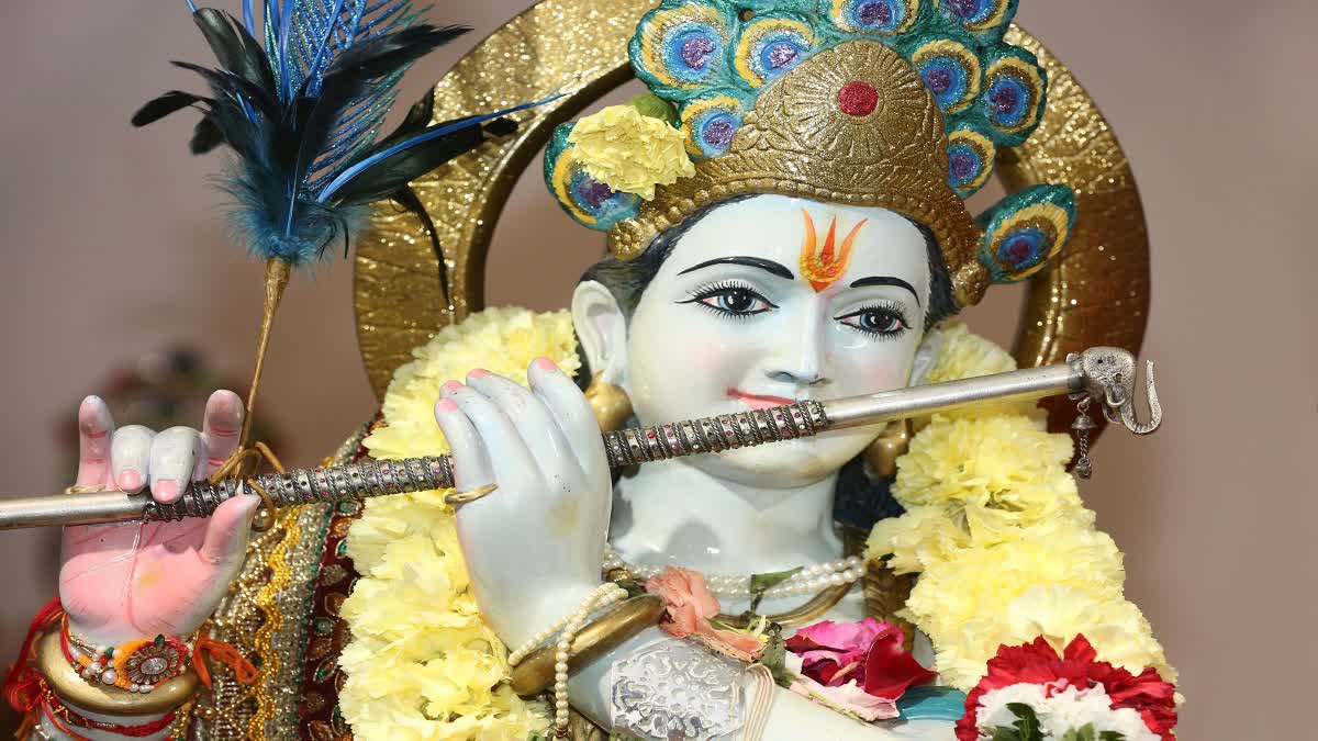 కృష్ణాష్టమి 2026: పండుగ తేదీ, పూజా విధానం, ఉపవాసం, ఉట్టి వేడుకల విశేషాలు