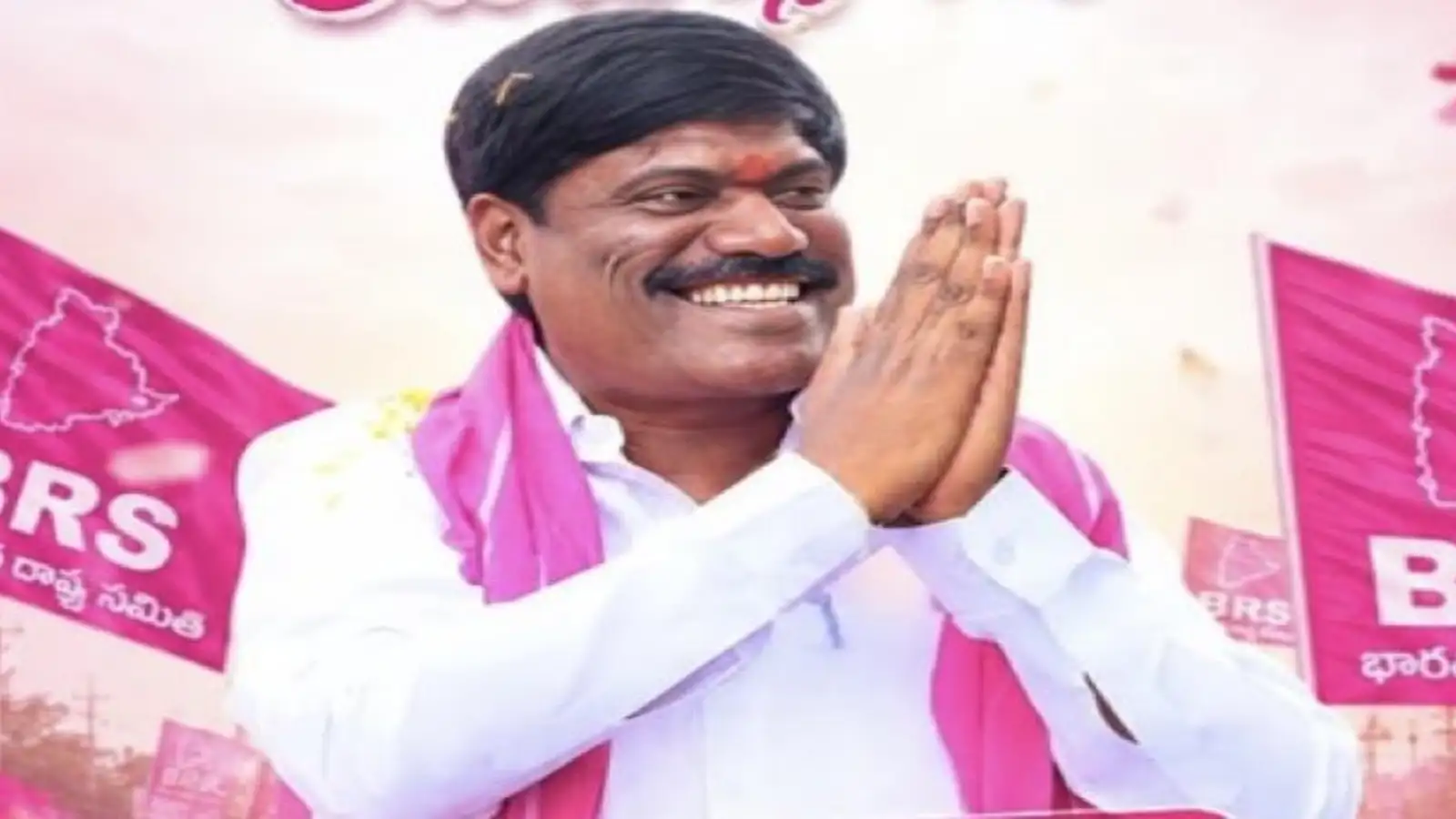 నర్సంపేటలో పెద్ది సుదర్శన్‌రెడ్డి విగ్రహ గద్దె కూల్చివేత