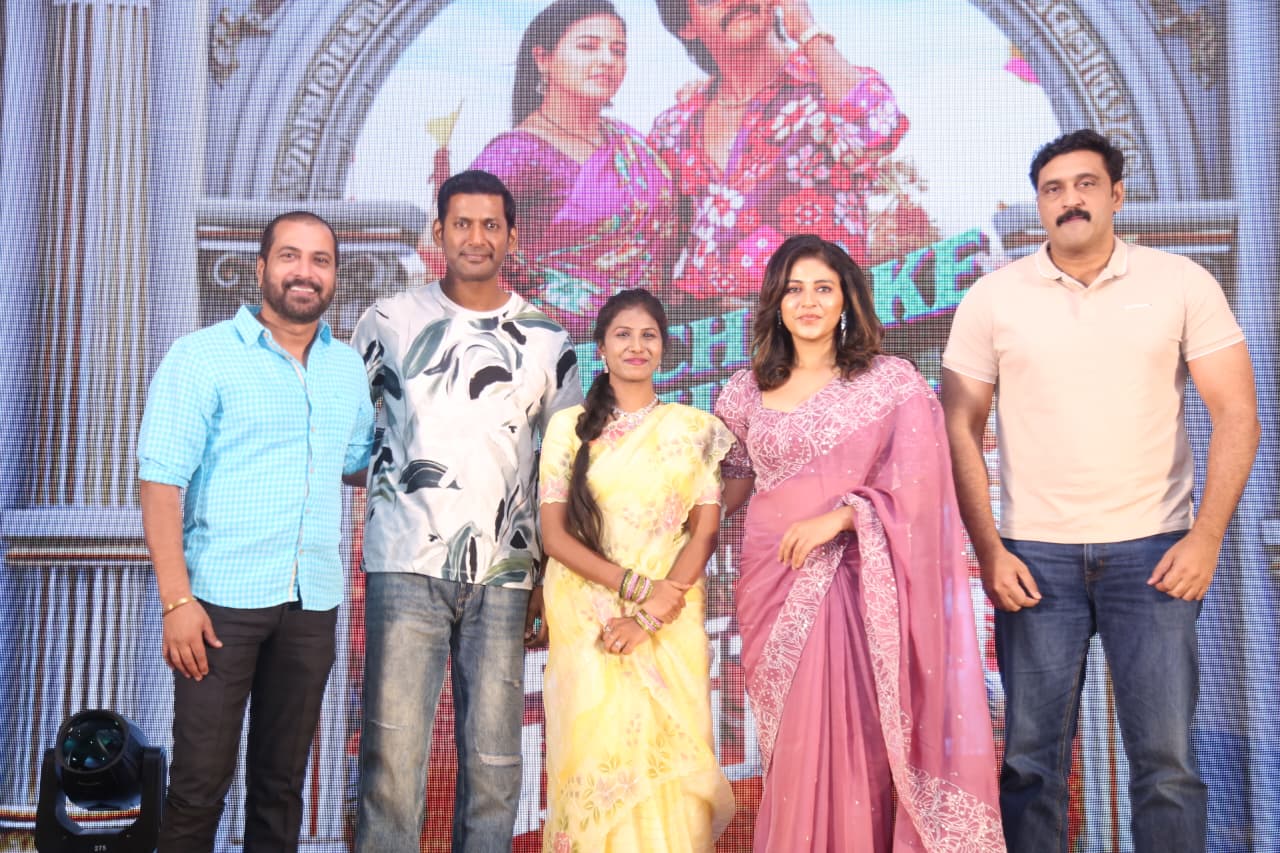 మకుటం హిట్ అవుతుందని చిత్రబృందం ఆశాభావం