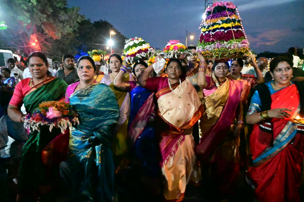 Saddula Bathukamma Celebrations Begin in Grand Style on Hussain Sagar Banks