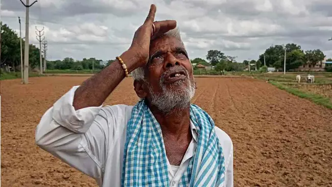 వర్షాల కోసం రైతుల ఆత్రుత