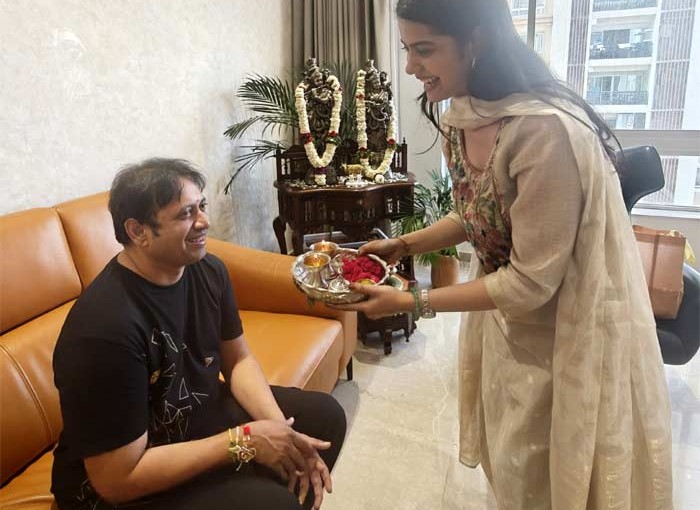 నిర్మాత కు రాఖీ కట్టిన హీరోయిన్