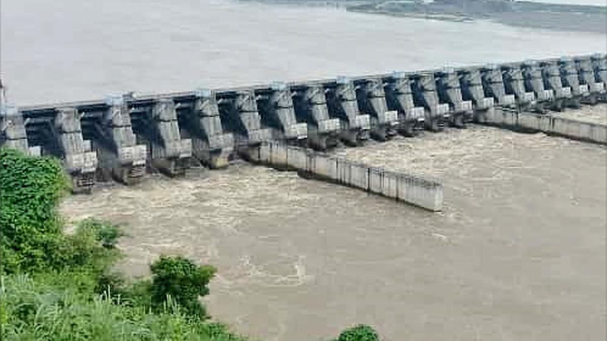 శ్రీకాకుళంలో వరద ముప్పు.. నాగావళి, వంశధారకు ప్రమాద హెచ్చరిక