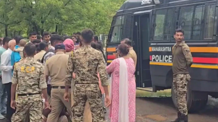 తొమ్మిది మంది పోలీసులకు జీవిత ఖైదు