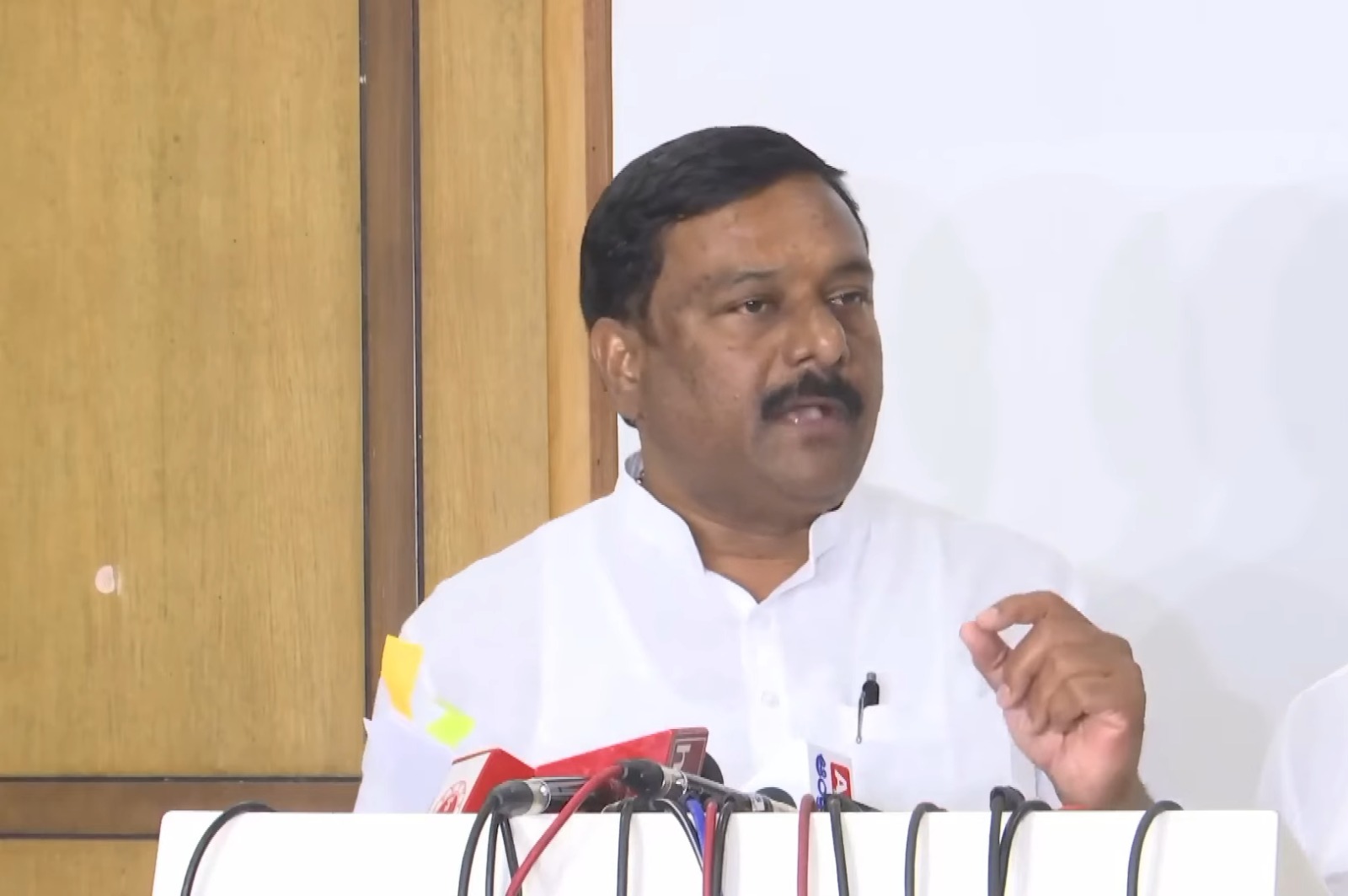 Telangana BJP Leader Maheshwar Reddy Demands ₹15,000 Per Acre Compensation for Farmers