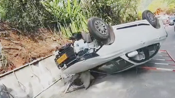 తిరుమల ఘాట్లో కారు ప్రమాదం
