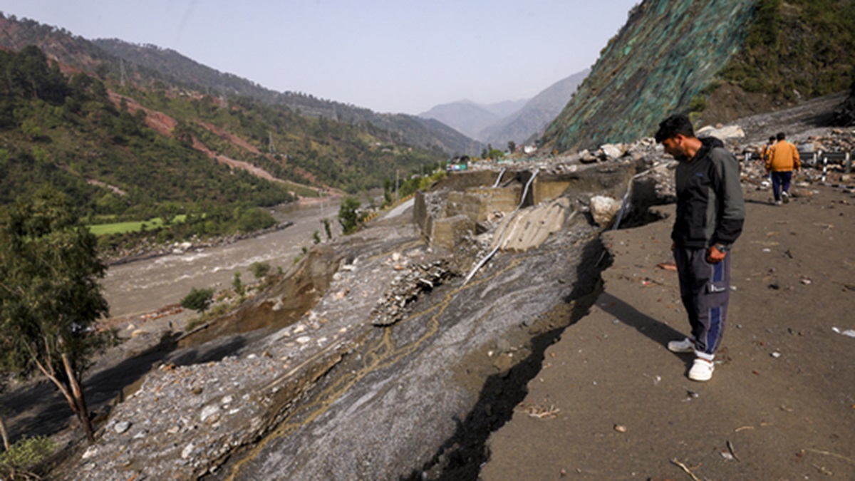 Impact of Heavy Rains: Traffic Suspended on NH-44