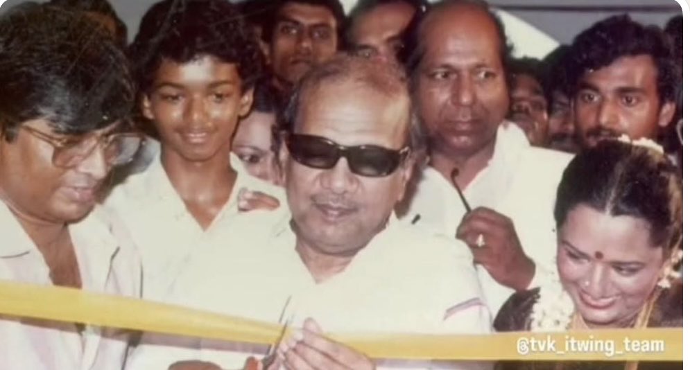 తమిళనాడు రాజకీయాలపై అరుదైన ఫోటో షేర్ చేసిన ఆర్జీవీ!