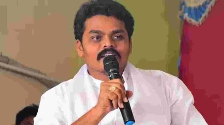 సామాన్యుడిలా తహసీల్దార్ కార్యాలయానికి ఎమ్మెల్యే బాలరాజు