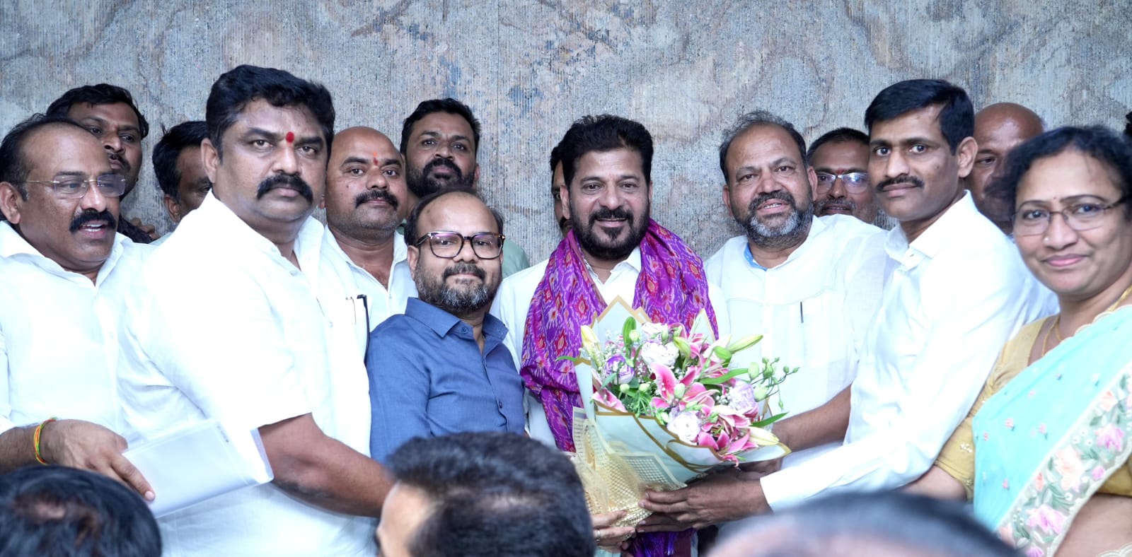ఉద్యోగుల సమస్యలు పరిష్కారం చేస్తాం - సీఎం రేవంత్ రెడ్డి 