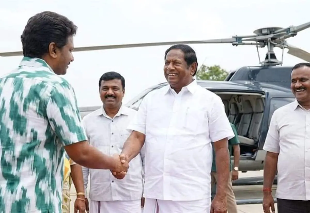 తండ్రికి ఖరీదైన కానుక.. హెలికాప్టర్ బహుమతిగా ఇచ్చిన డీఎంకే ఎమ్మెల్యే