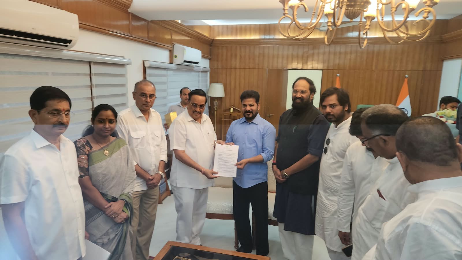 కేంద్ర జ‌ల్‌శ‌క్తి మంత్రి సీఆర్ పాటిల్‌తో భేటీ అయిన ముఖ్య‌మంత్రి ఎ.రేవంత్ రెడ్డి