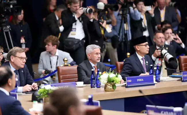 Jaishankar Urges Countries to Avoid Disruptions to Global Oil Supplies