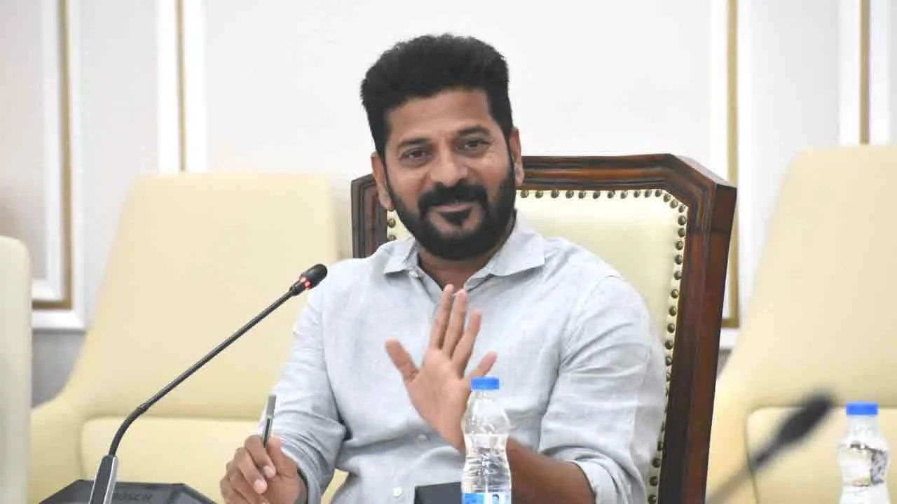 భారీ వర్షాలతో అప్రమత్తం.. అధికారులకు సీఎం రేవంత్ రెడ్డి కీలక ఆదేశాలు