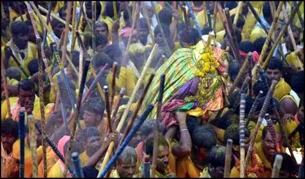దేవరగట్టు బన్నీ ఉత్సవంలో రక్తపాతం.. ఒకరు మృతి, వంద మందికి పైగా గాయాలు!