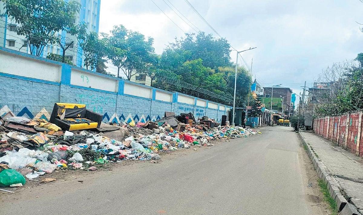 Tension Erupts at Telangana-Karnataka Border Over Garbage Dumping!