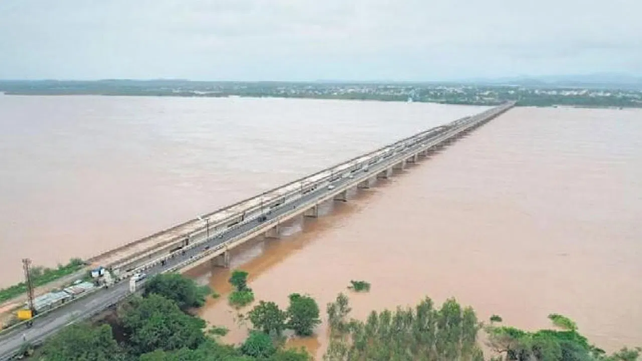 Authorities Issue Warning as Godavari Water Levels Rise