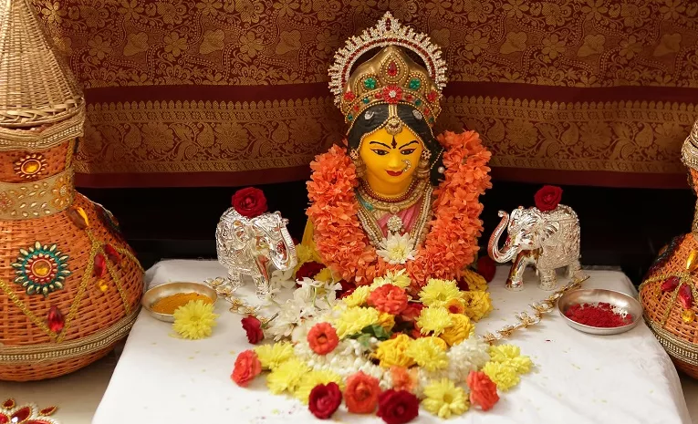 Scholars Clarify Varalakshmi Vratham Date… Here Are the Exact Puja Timings!