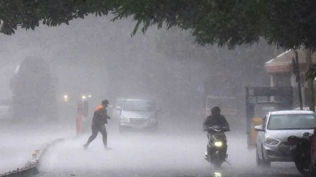 తెలుగు రాష్ట్రాల్లో భారీ వర్ష బీభత్సం..