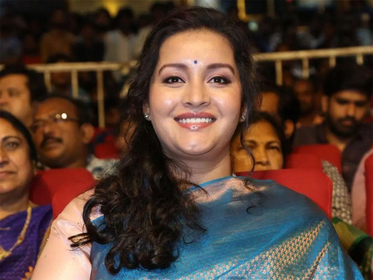 Renu Desai Slams Illegal Dog Blood Trade in Hyderabad!