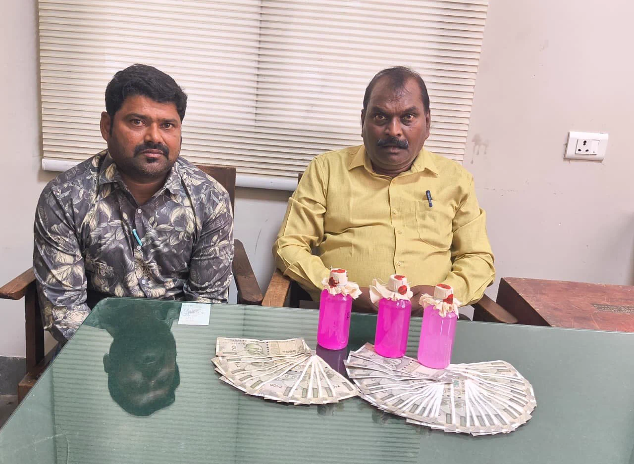 లంచం తీసుకుంటూ ఏసీబీకి చిక్కిన పెట్రోల్‌ బంక్‌ టెక్నీషియన్‌