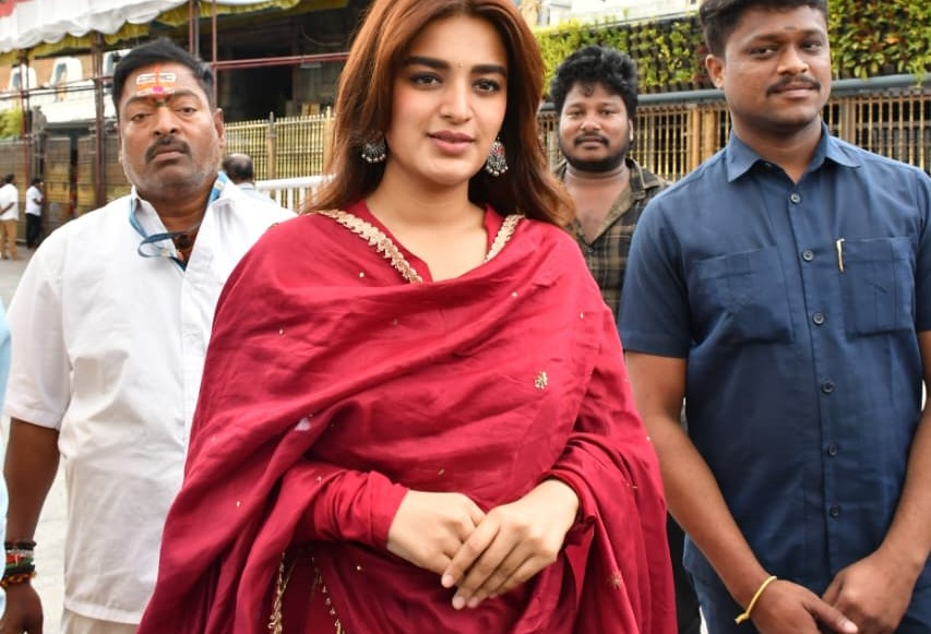 తిరుమల శ్రీవారిని దర్శించుకున్న నిధి అగర్వాల్..
