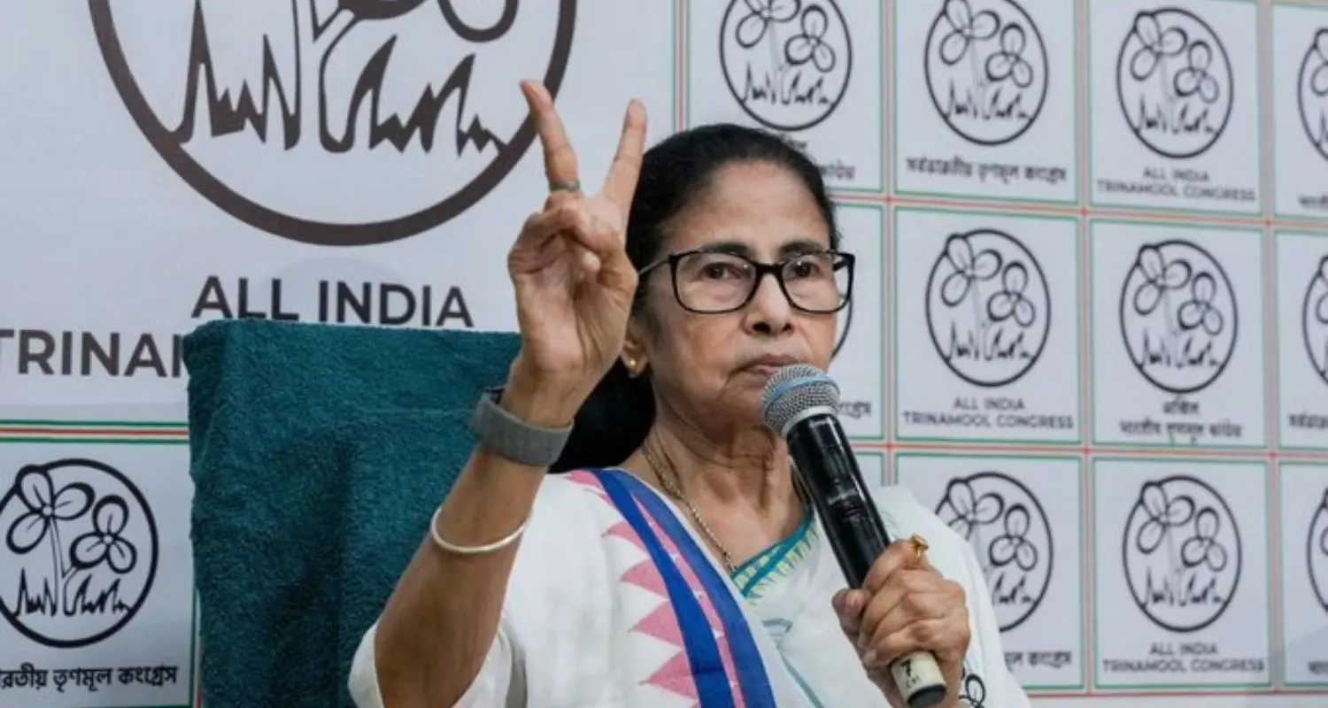మమతకు ఈసీ నోటీసు