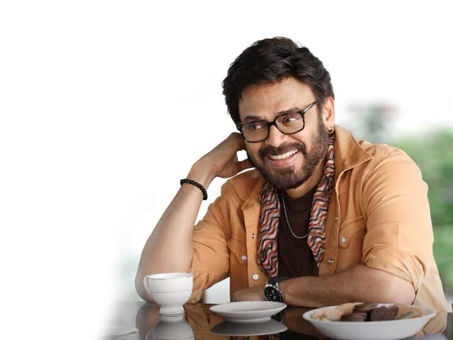 ఆదర్శ కుటుంబం పాటలపై వెంకటేష్ ఆందోళన?