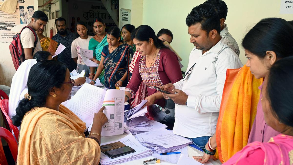 గడువు పొడిగింపుతో ఏపీలో నామినేషన్ల జోరు