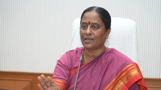 మంత్రి కొండా సురేఖకు క్రమశిక్షణ కమిటీ నోటీసులు