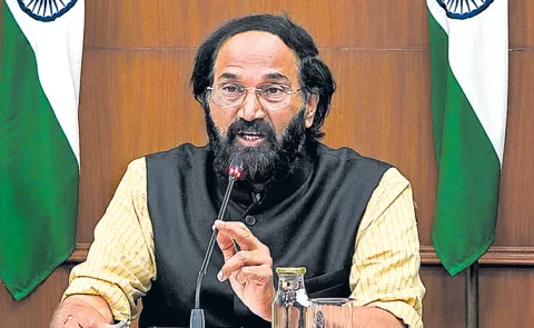 మిగులు ధాన్యం ఈ-వేలం.. ఉత్తమ్ కీలక ఆదేశాలు