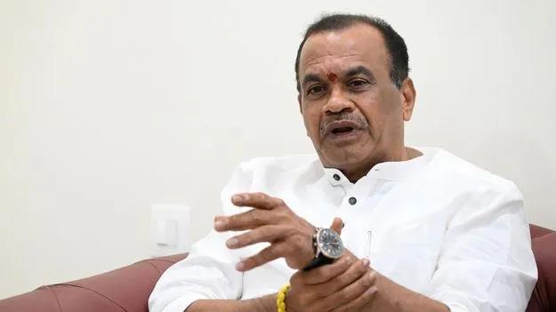 Minister Komatireddy Venkat Reddy Hits Back at Pawan Kalyan Over Telangana Remarks