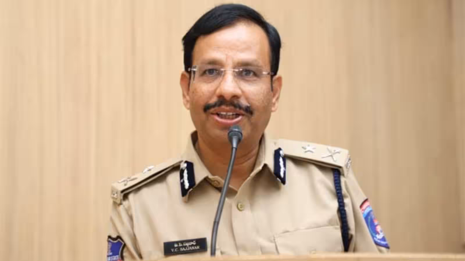 పాలపిట్టలను బంధిస్తే కఠిన చర్యలు.. సీపీ సజ్జనర్ హెచ్చరిక