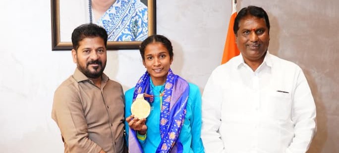స్వర్ణ పతక విజేత సాయి ప్రవల్లికకు సత్కారం