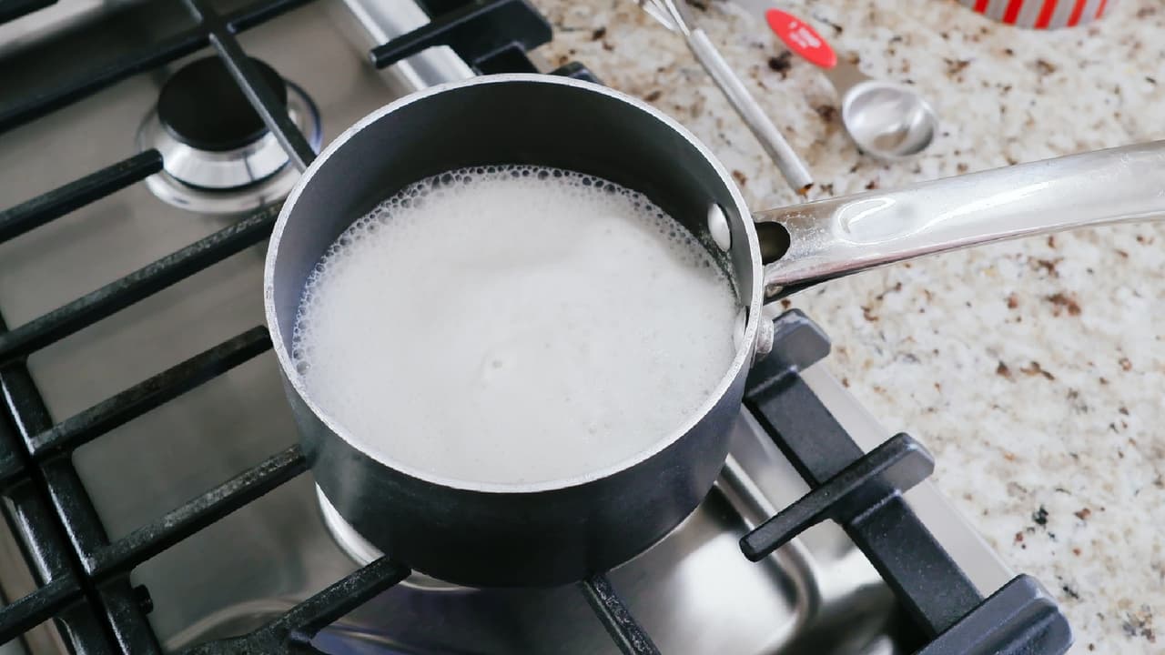 Experts Advise Proper Milk Storage to Prevent Spoilage