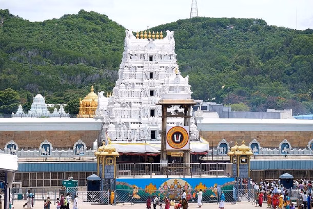 తిరుమలలో కొనసాగుతున్న భక్తుల రద్దీ