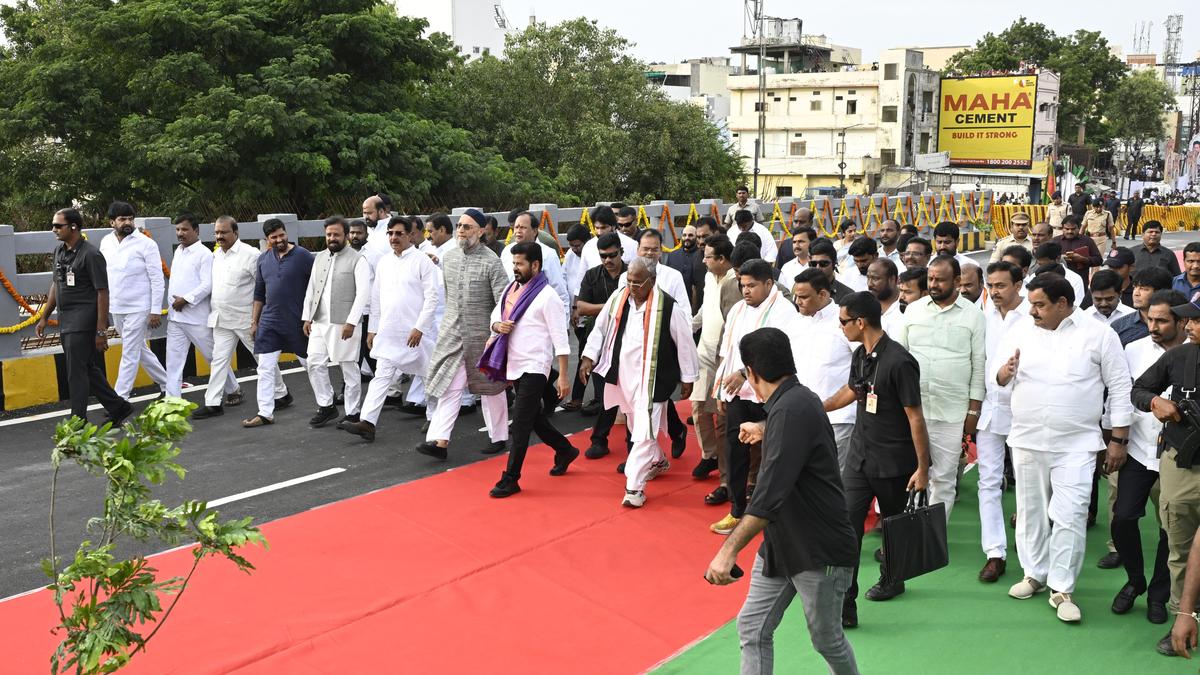 కేసీఆర్ రాజీనామాకు కాంగ్రెస్ మహా ధర్నా