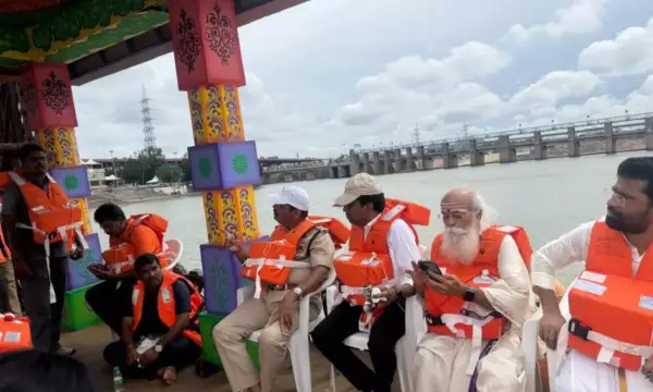 విజయవాడ దుర్గా ఘాట్లో విజయవంతంగా హంస వాహనం తెప్పోత్సవం ట్రయల్ రన్