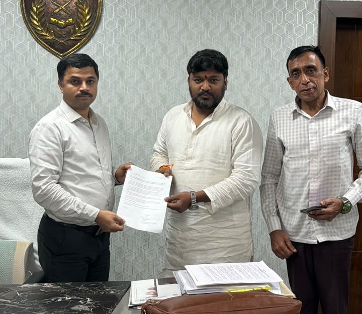 బీఆర్ఎస్ నేత మన్నె క్రిశాంక్పై కాంగ్రెస్ ఫిర్యాదు