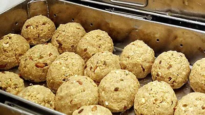 భక్తుల రద్దీతో లడ్డూ డిమాండ్ పెరుగుతోంది