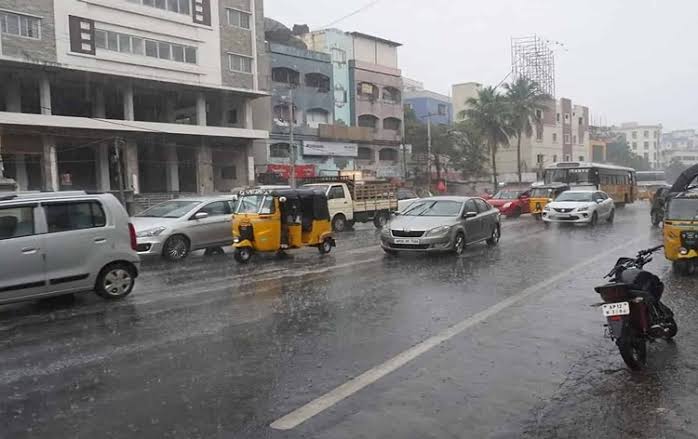 తెలంగాణలో పలు ప్రాంతాల్లో భారీ వర్షాలు