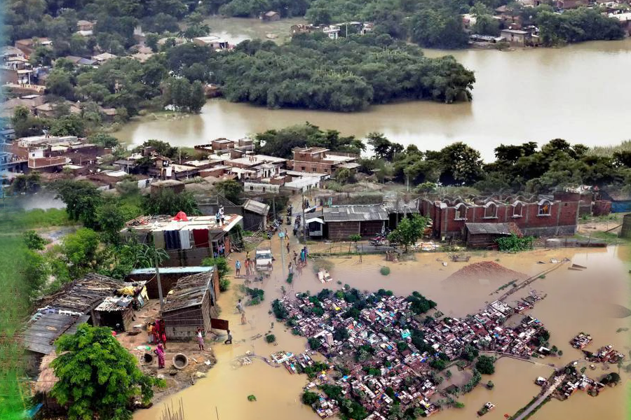 Bihar Flood Relief Tragedy: Man Dies After Food Packet from Helicopter Hits Him