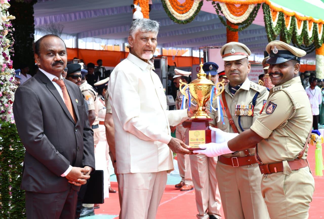 స్వర్ణాంధ్ర 2047 లక్ష్యంతో ముందుకు సాగాలి: చంద్రబాబు