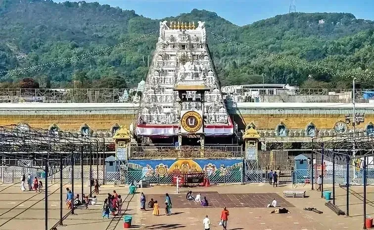 Huge Queue for Srivari Darshan